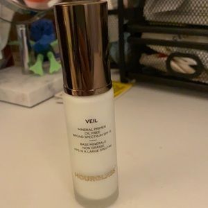 Hourglass Veil Mineral Primer. All Day Oil-Free Makeup Primer with SPF 15.